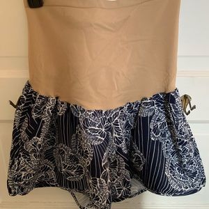 A pea in the pod blue floral maternity shorts